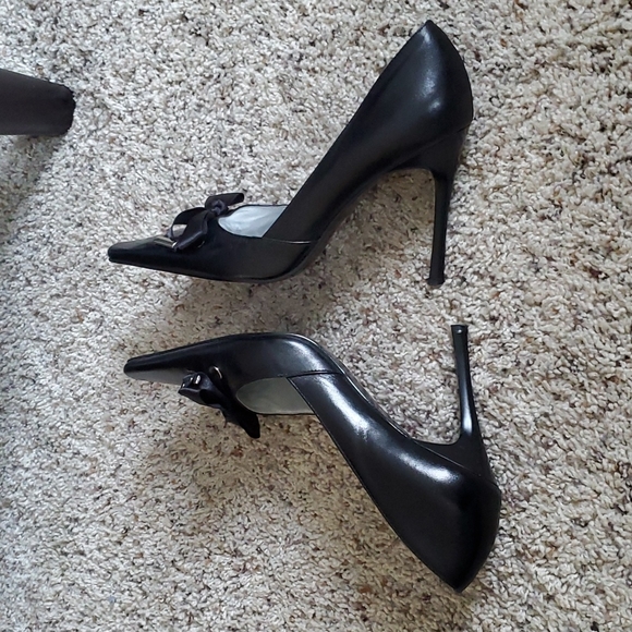 BCBG 8 1/2 black heels - Picture 7 of 11